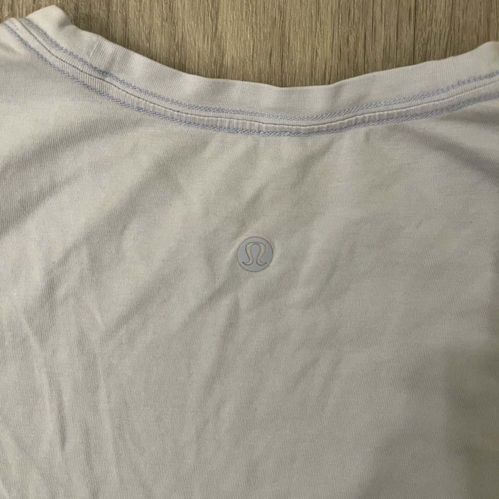Lululemon Tee - Picture 2 of 5